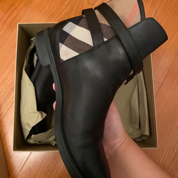 BURBERRY - Straps Ankle Boots - Picture 8 of 9
